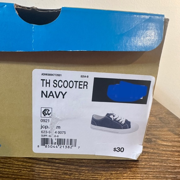 Thereabouts Little and Big Girls Navy Scooter Canvas Sneaker NWT Various sizes - Picture 6 of 6